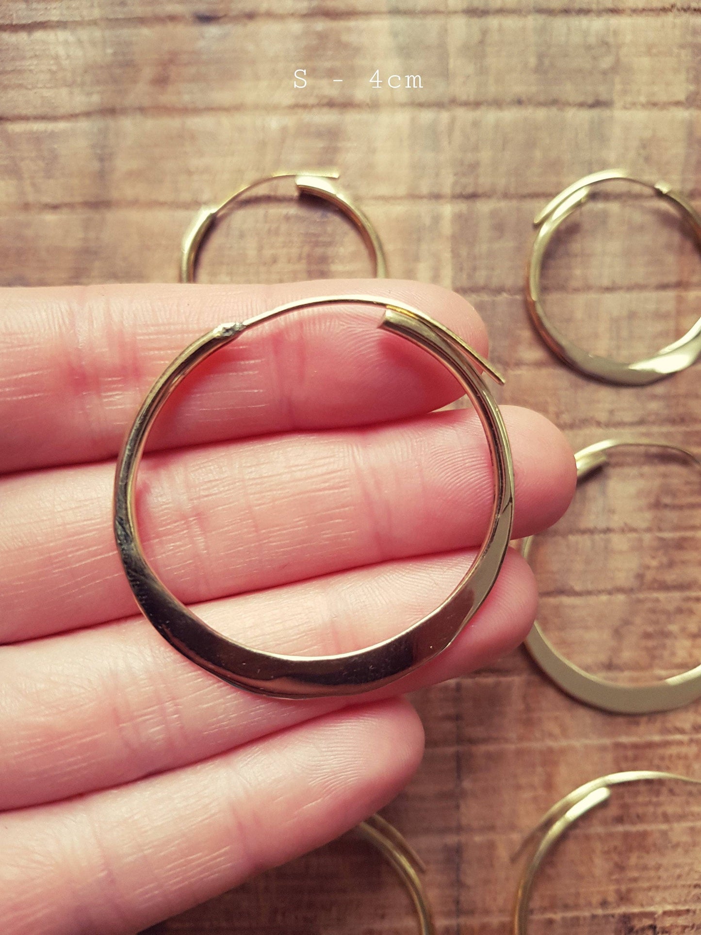 Rustic hammered hoops